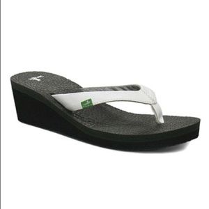 sanuk wedge flip flops